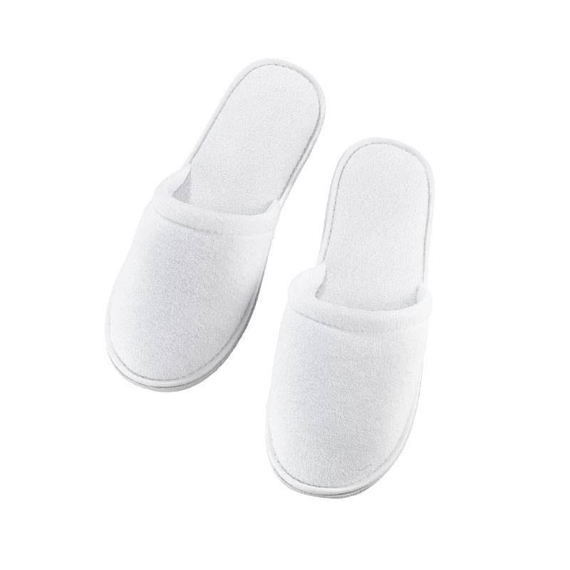 Pantoufles blanches fermées Peggy sage de la marque Peggy Sage - 1